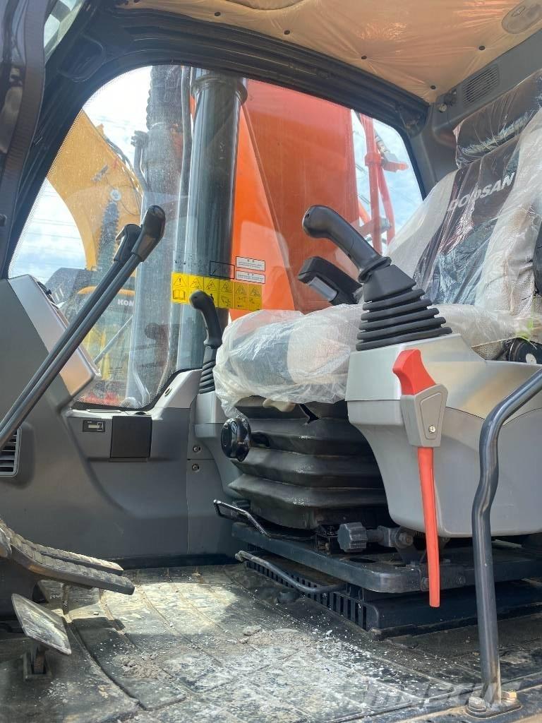 Doosan DX 300 대형 굴삭기 29톤 이상
