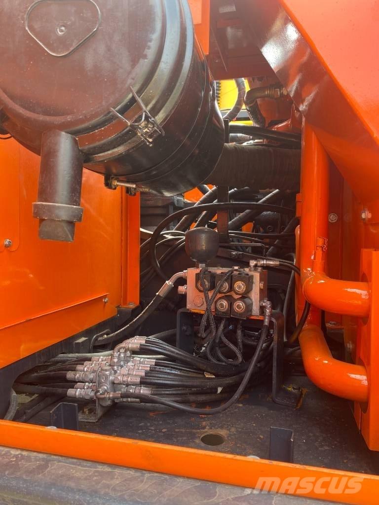 Doosan DX 300 대형 굴삭기 29톤 이상