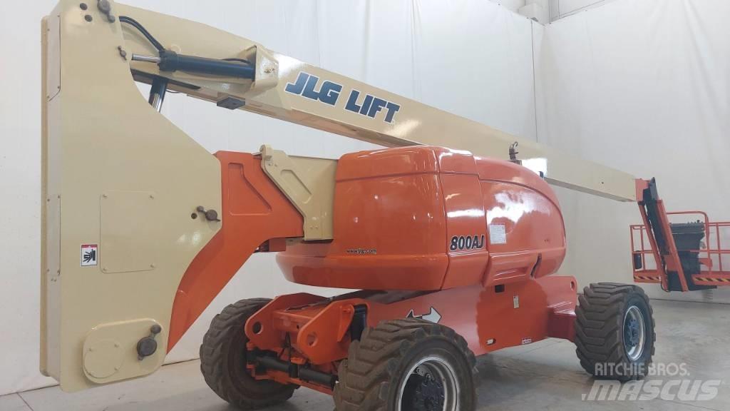 JLG 800 AJ 관절형 전동이동 리프트