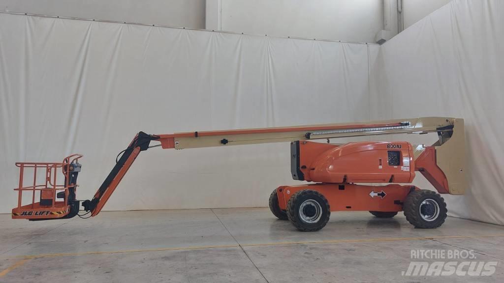 JLG 800 AJ 관절형 전동이동 리프트