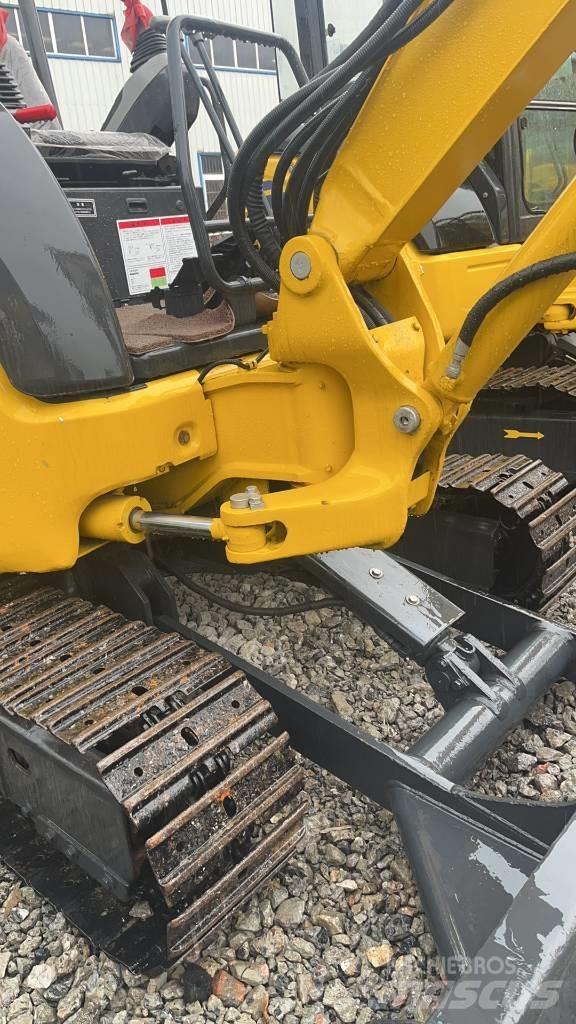 Komatsu PC 30 대형 굴삭기 29톤 이상