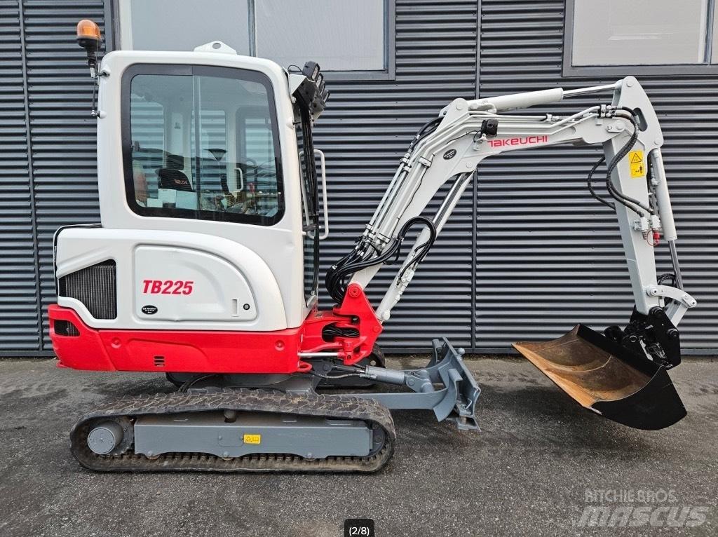 Takeuchi TB 225 소형 굴삭기 7톤 미만
