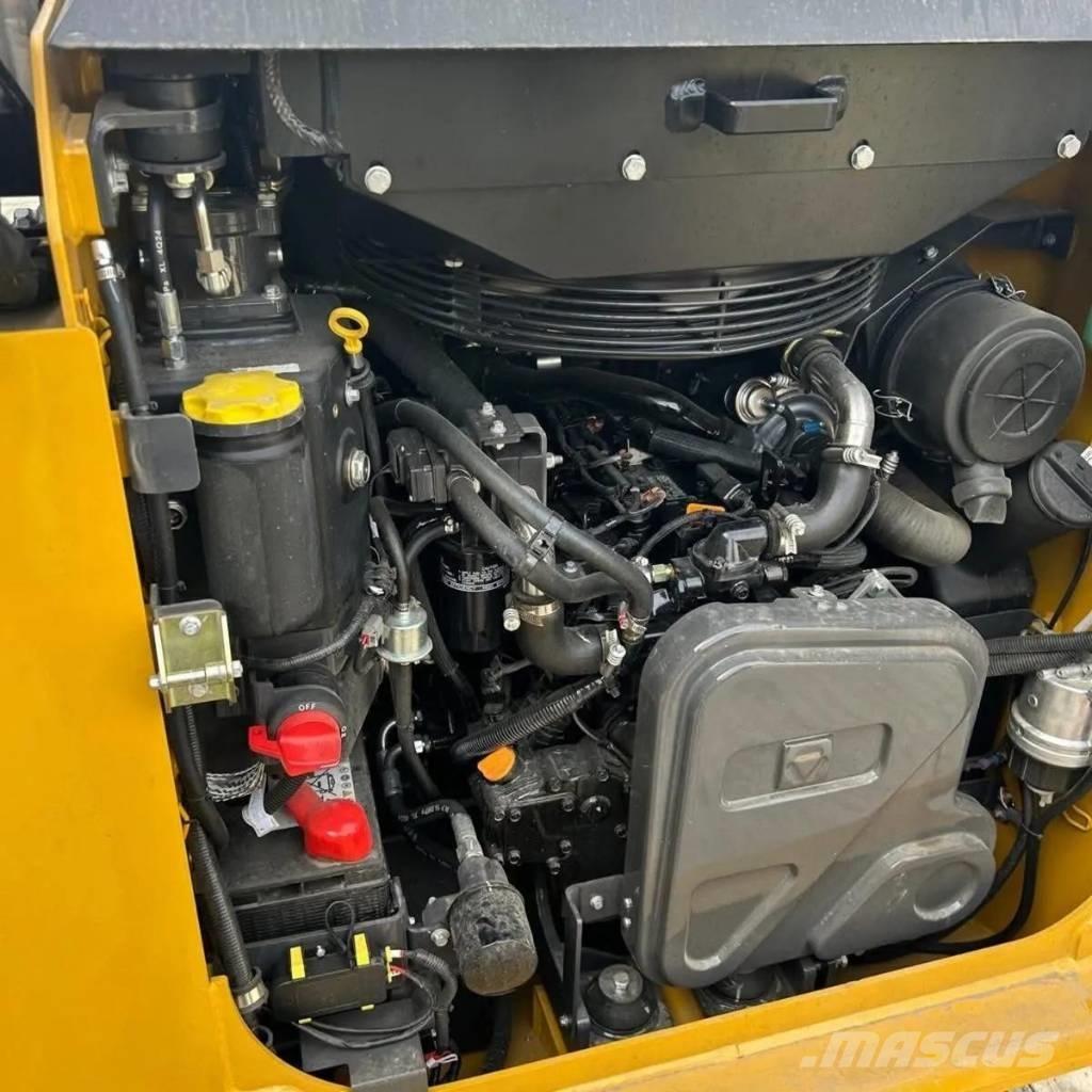 XCMG XC7-TV12  스키드로더