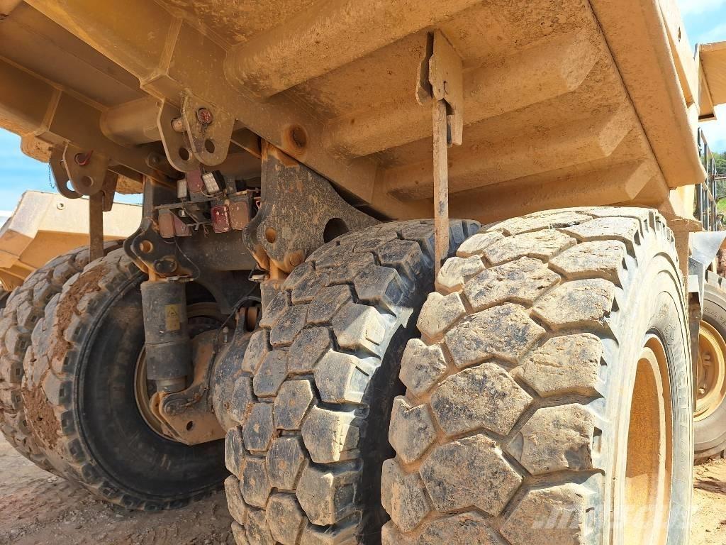Komatsu HD605-7EO 초대형 덤프 트럭
