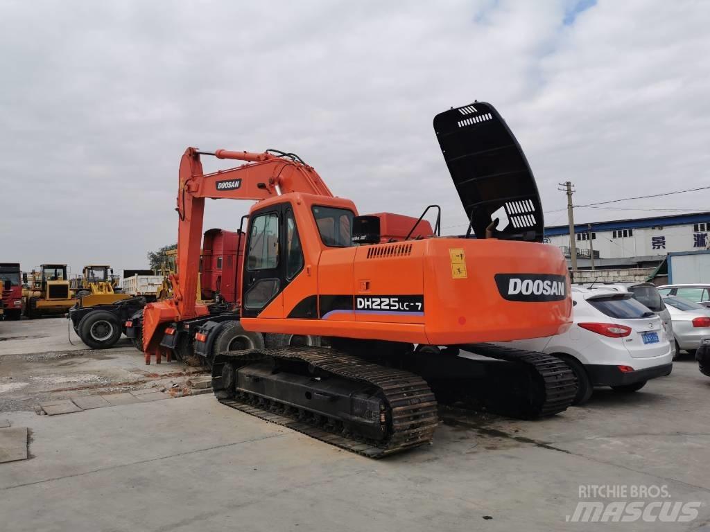 Doosan DH225 대형 굴삭기 29톤 이상