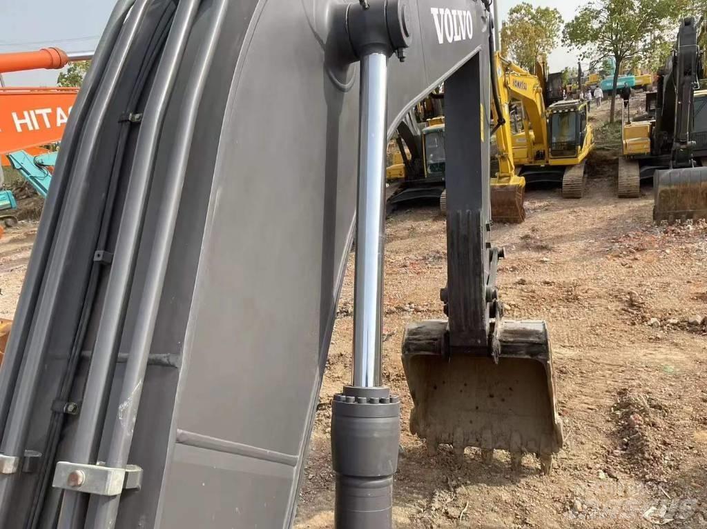 Volvo EC250 대형 굴삭기 29톤 이상