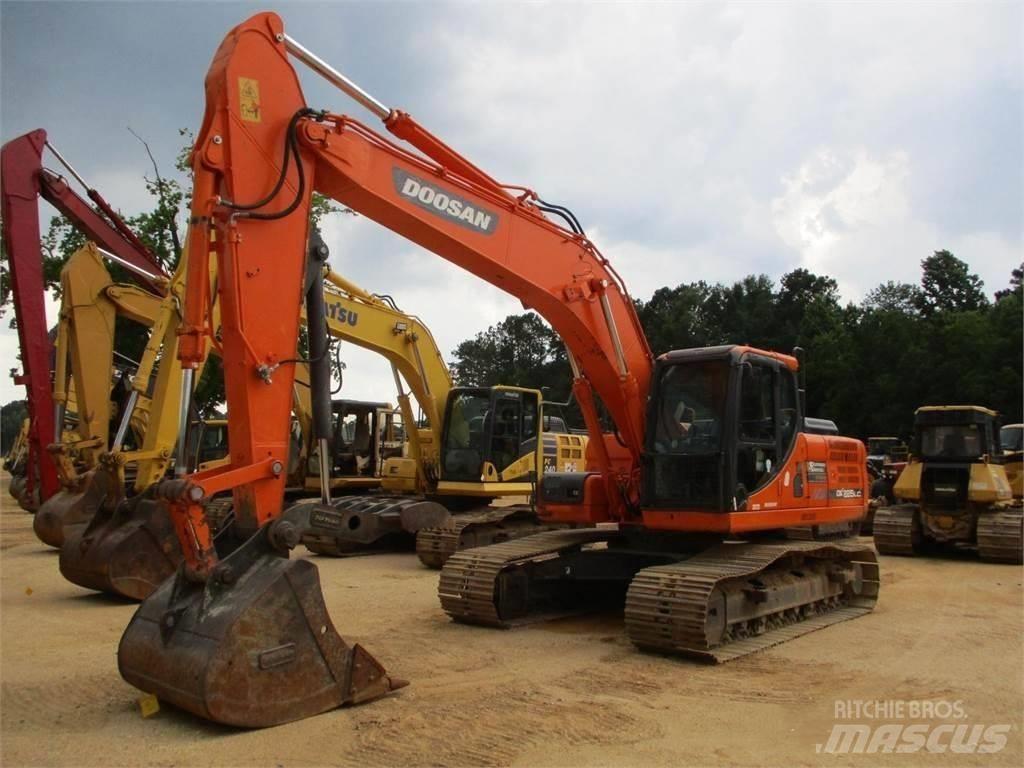 Doosan DX 225 대형 굴삭기 29톤 이상