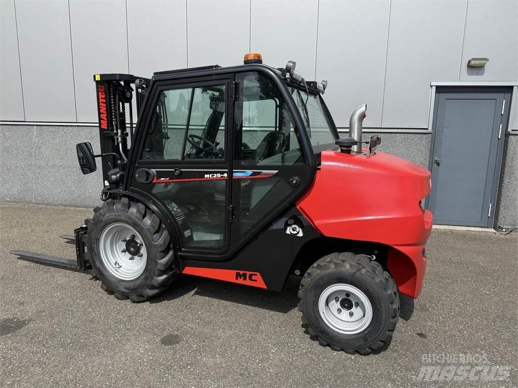 Manitou MC25-4 험지용 트럭
