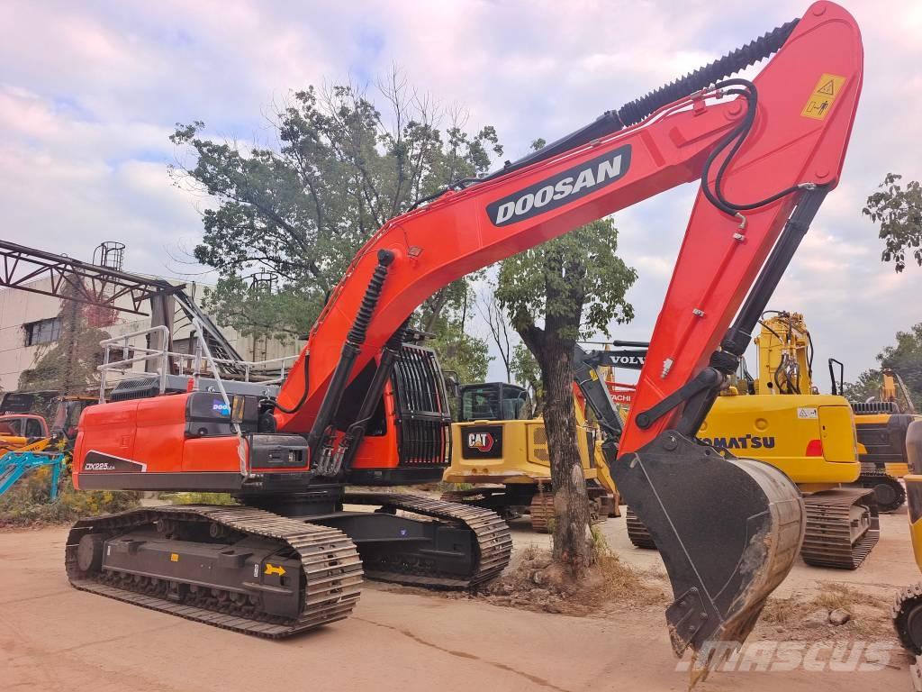 Doosan DX225LC 대형 굴삭기 29톤 이상