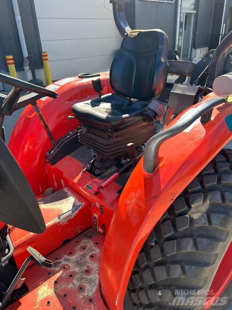 Kubota L1-382 HST 소형 트랙터