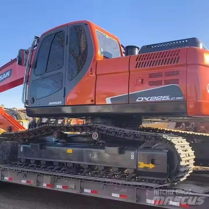 Doosan DX225LC-9C 대형 굴삭기 29톤 이상
