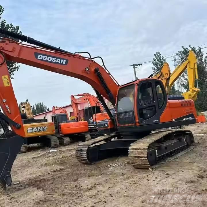 Doosan DX225LC-9C 대형 굴삭기 29톤 이상