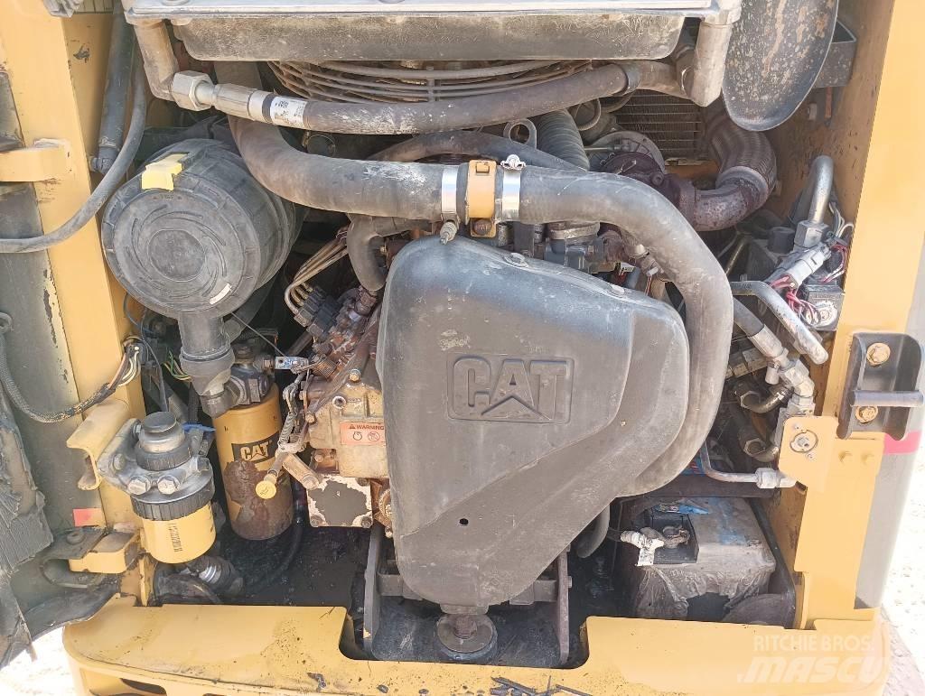 CAT 226 B  스키드로더