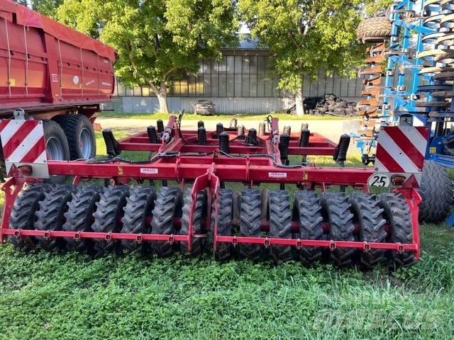 Horsch Tiger 4 AS 끌 달린 쟁기