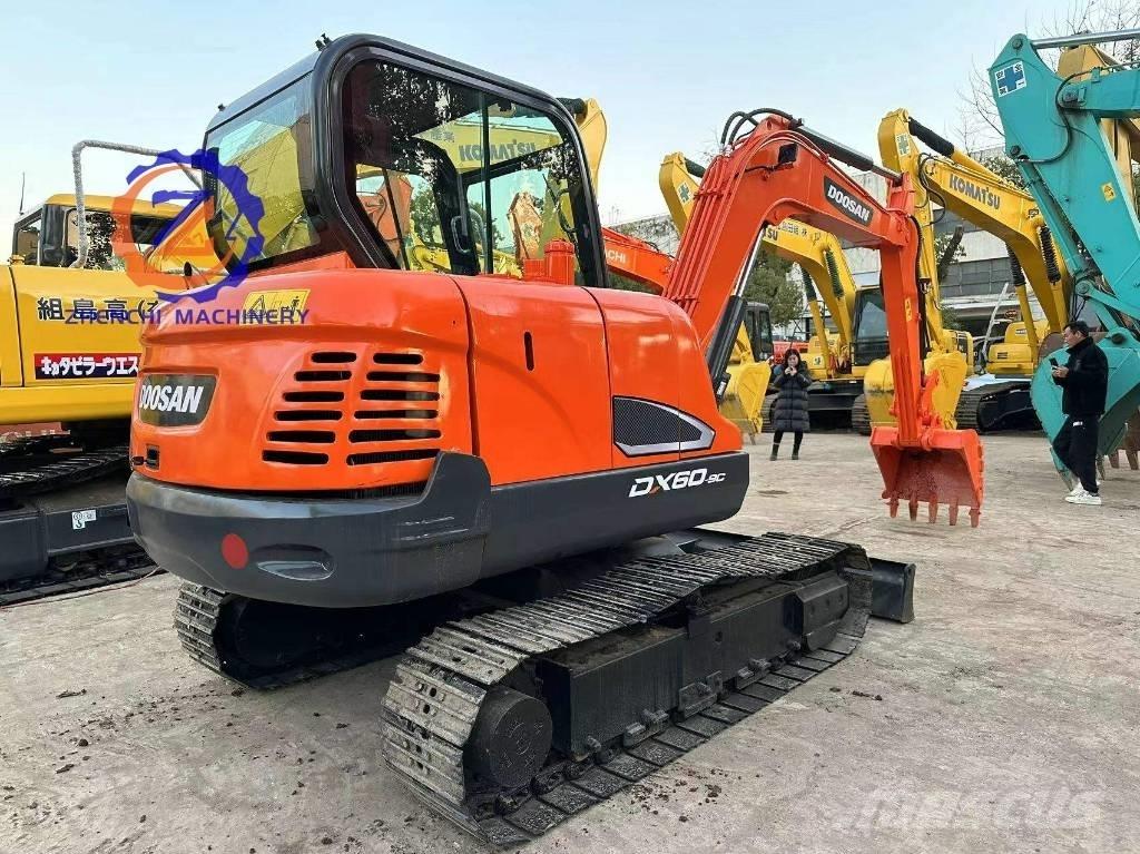 Doosan DX 60 소형 굴삭기 7톤 미만