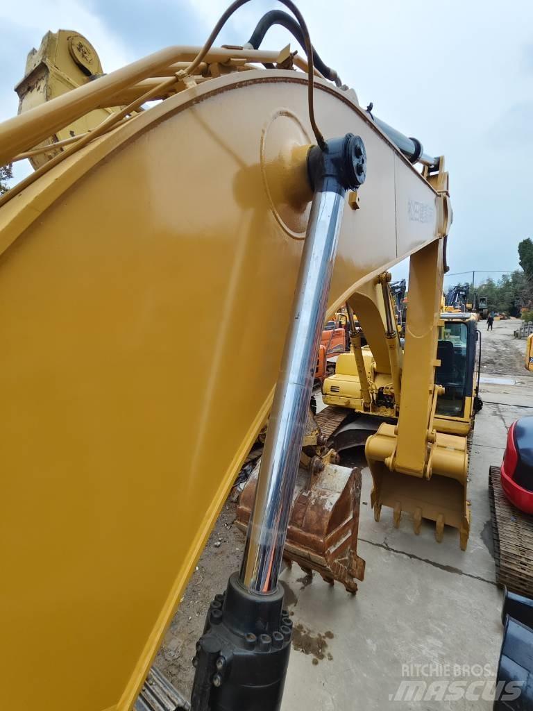 CAT 320 D 대형 굴삭기 29톤 이상