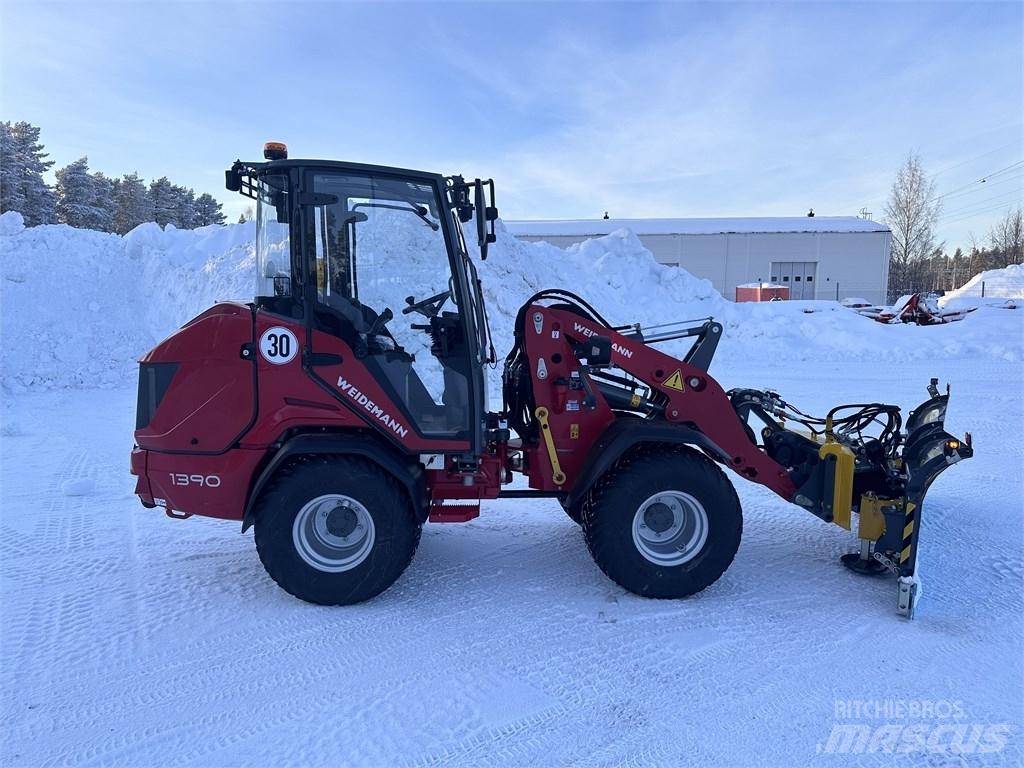 Weidemann 1390  스키드로더