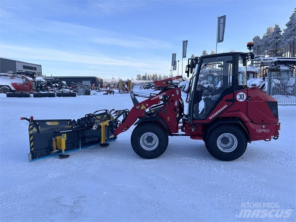 Weidemann 1390  스키드로더