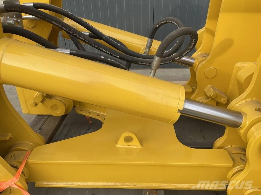 Komatsu D85 스크레퍼