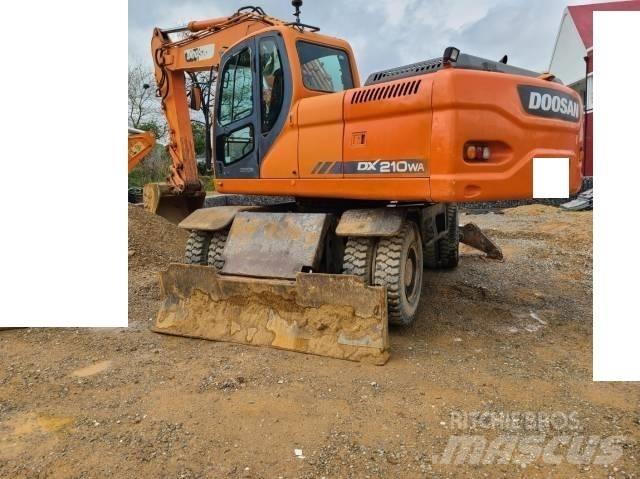 Doosan DX 210 W  휠 굴삭기