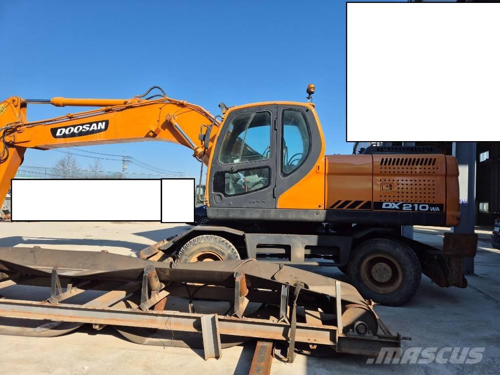 Doosan DX 210 W  휠 굴삭기
