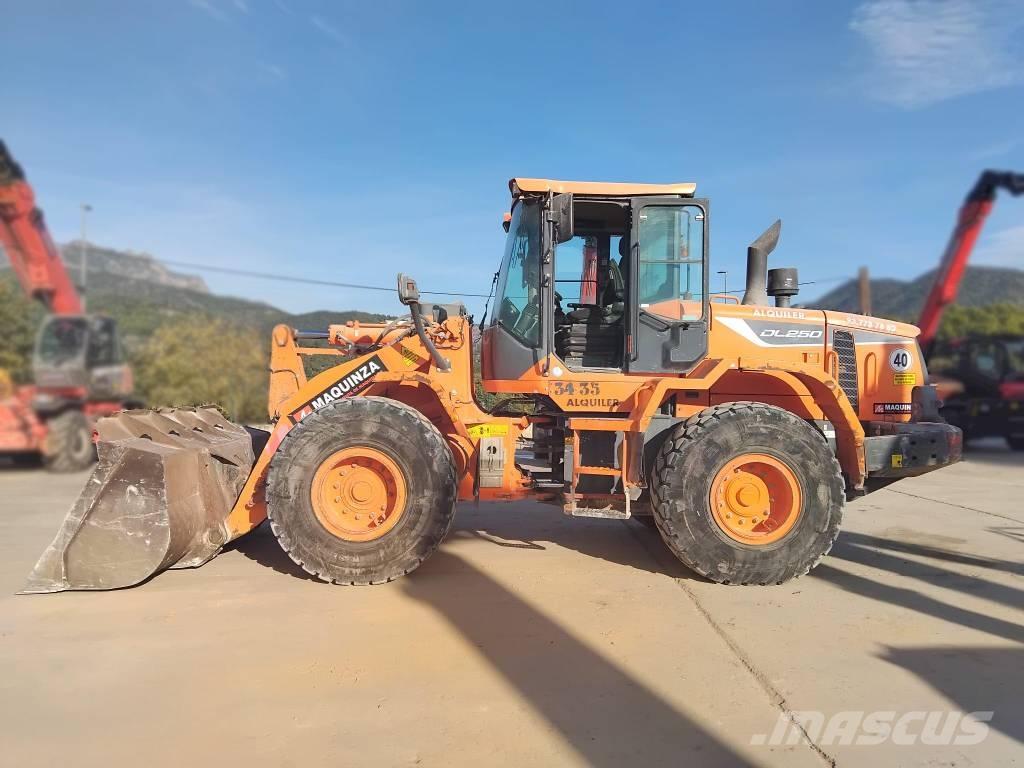Doosan DL 250-5  휠로우더