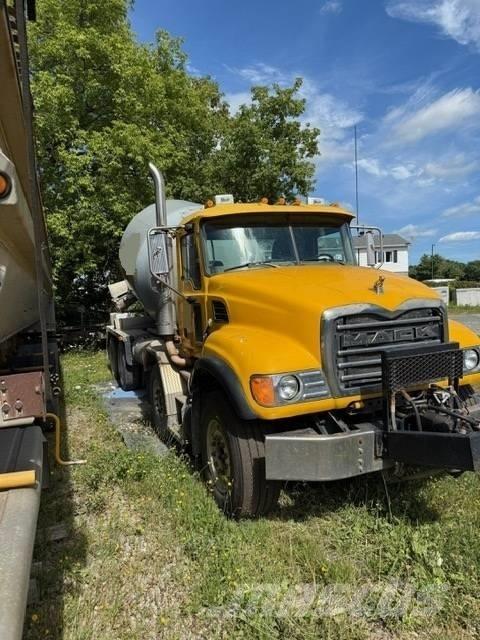 Mack CV 713 콘크리트 펌프카