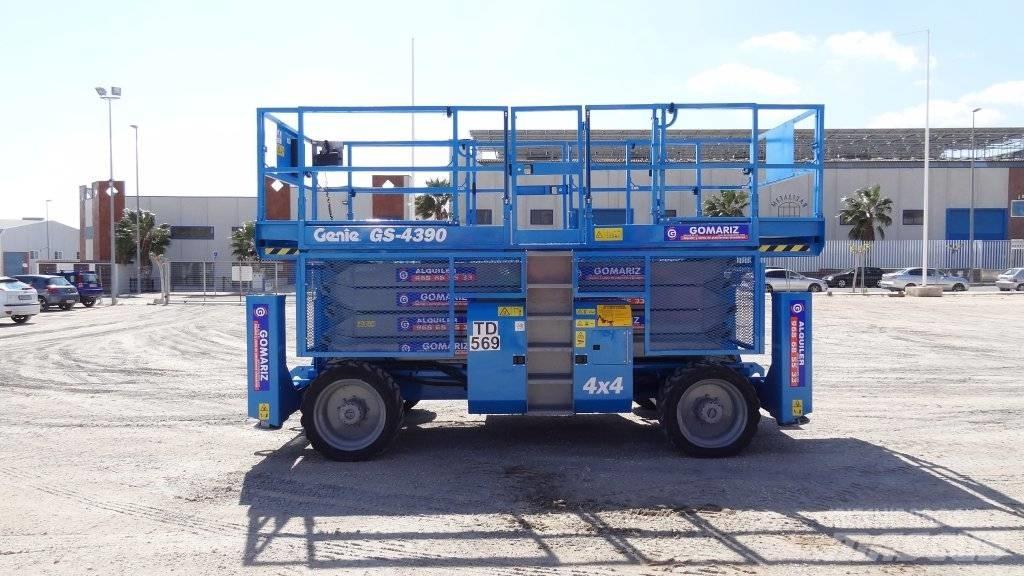Genie GS 4390 RT 가위형 리프트