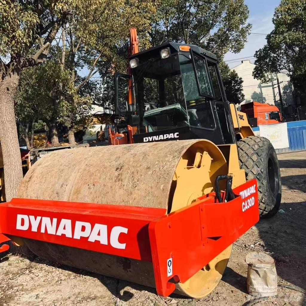 Dynapac CA 30 D 싱글 드럼 롤러