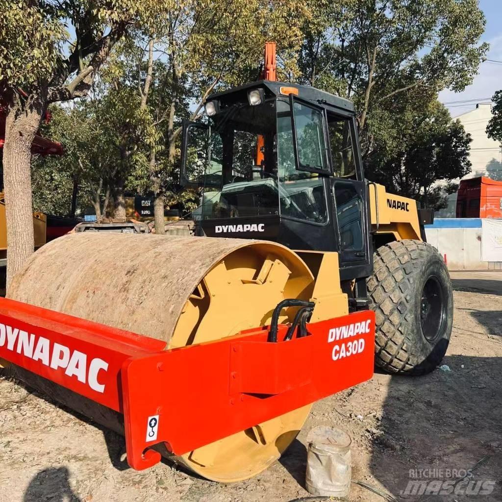 Dynapac CA 30 D 싱글 드럼 롤러