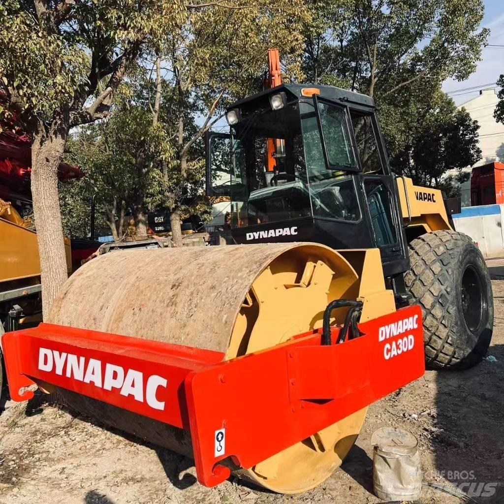 Dynapac CA 30 D 싱글 드럼 롤러