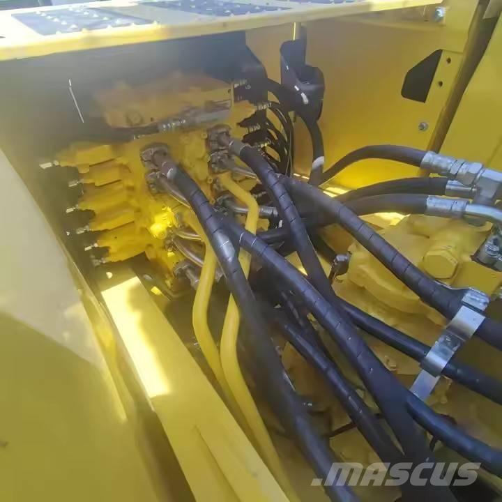 Komatsu PC 270 대형 굴삭기 29톤 이상