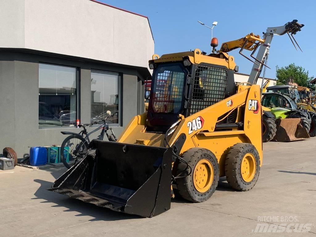 CAT 246  스키드로더