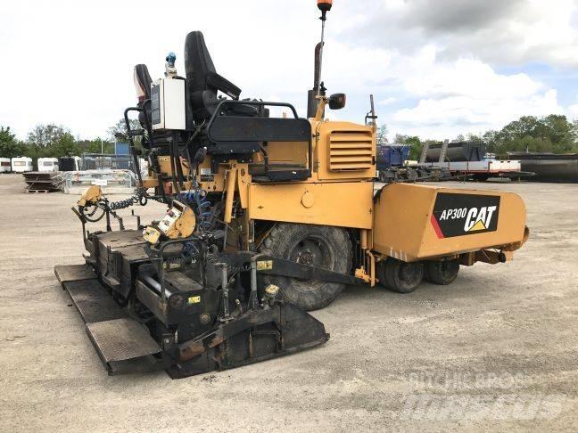CAT AP 300 아스팔트 포장장비