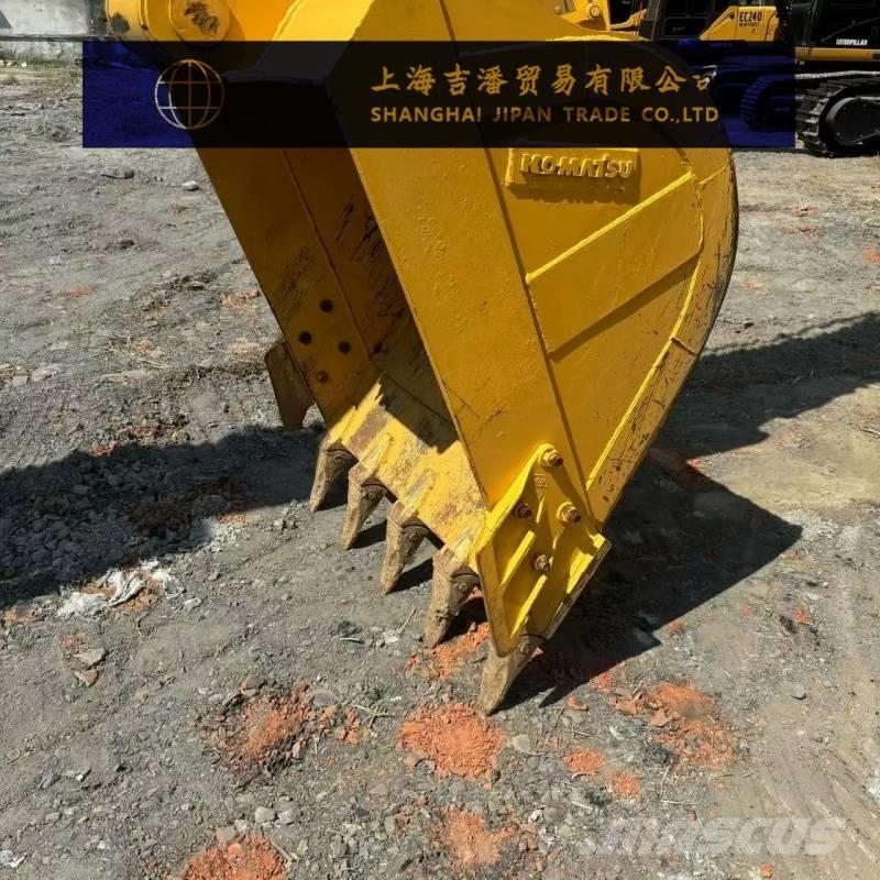 Komatsu PC 240 대형 굴삭기 29톤 이상