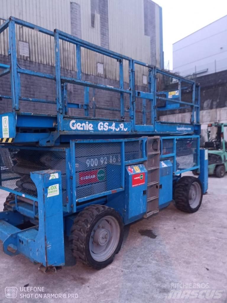 Genie GS 4390 RT 가위형 리프트