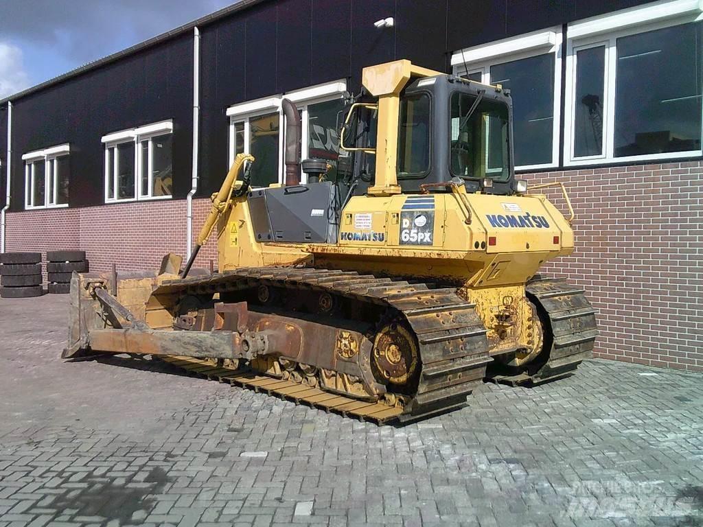 Komatsu D65PX-15 크롤러 도저