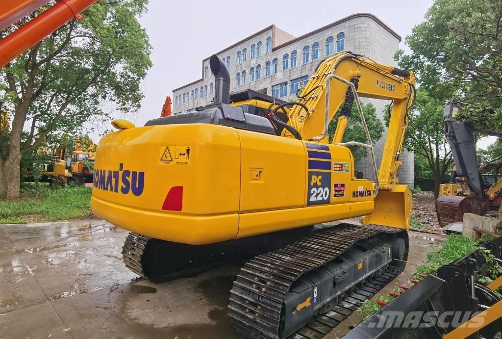 Komatsu PC 220-7 대형 굴삭기 29톤 이상