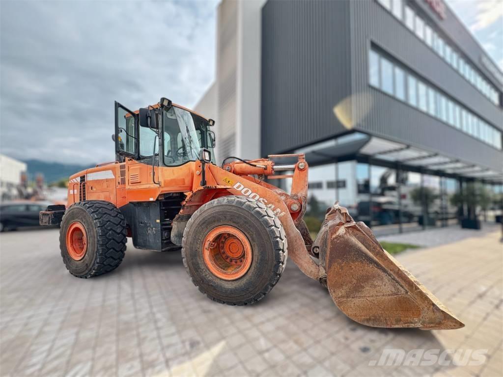 Doosan DL 300  휠로우더