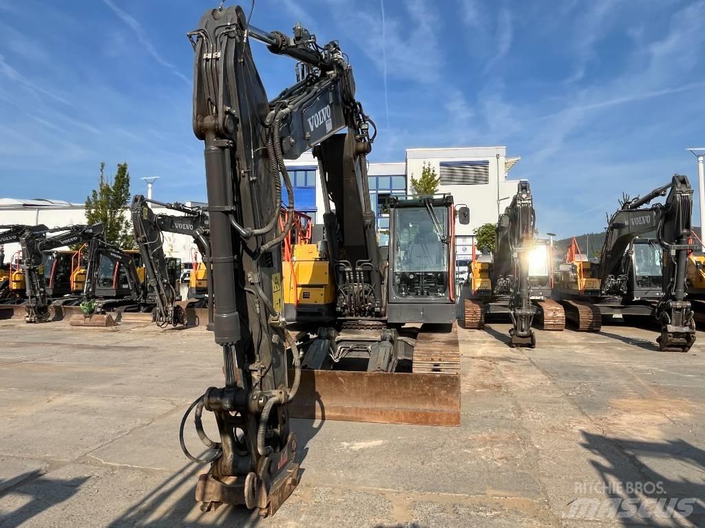 Volvo ECR235EL 대형 굴삭기 29톤 이상
