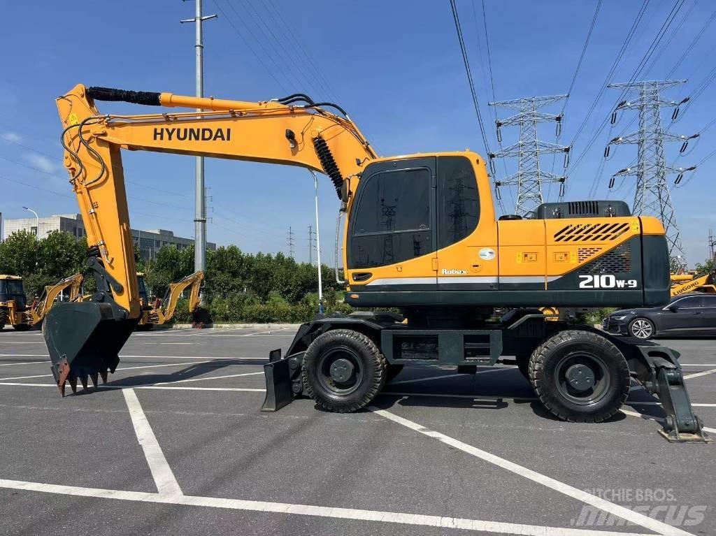 Hyundai 210W-9  휠 굴삭기