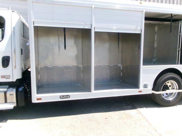 Freightliner M2 음료 배달 트럭