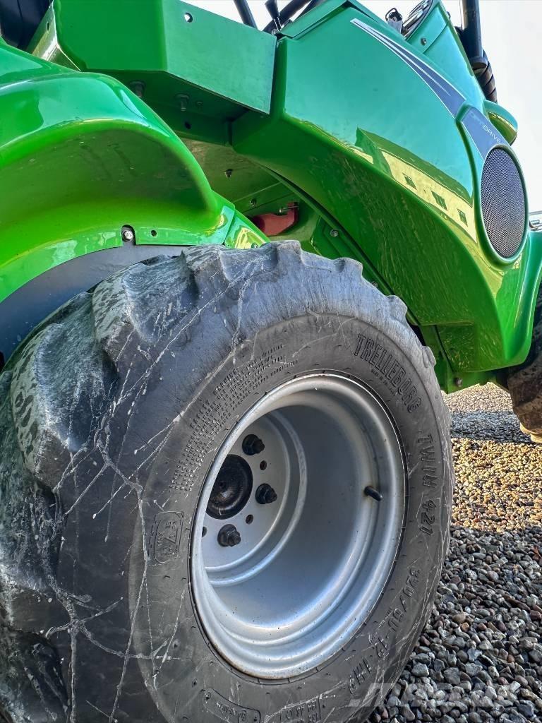 Avant 745 다목적 로더