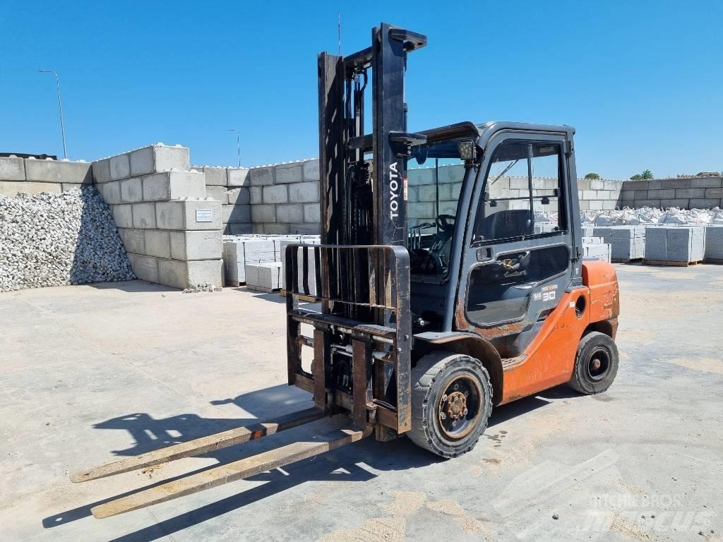 Toyota 02-8 FD F 30 디젤 지게차