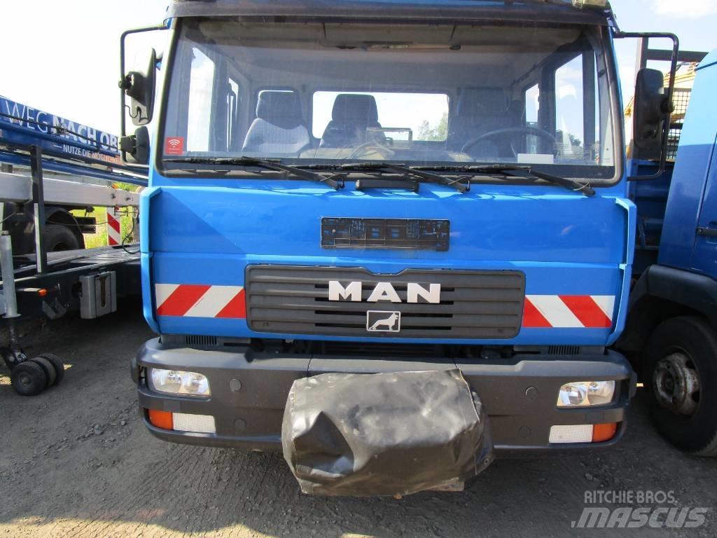 MAN LE 220C 덤프 트럭
