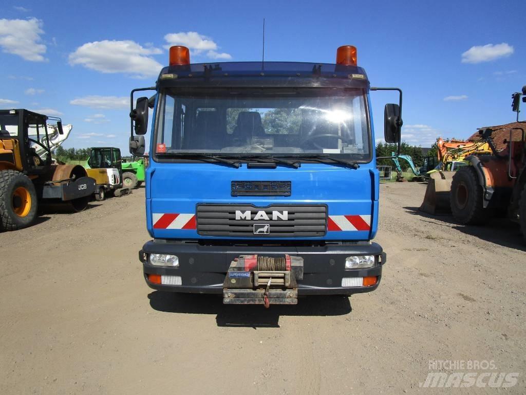 MAN LE 220C 덤프 트럭