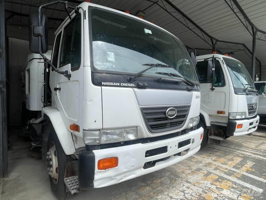 UD 3300 청소 트럭