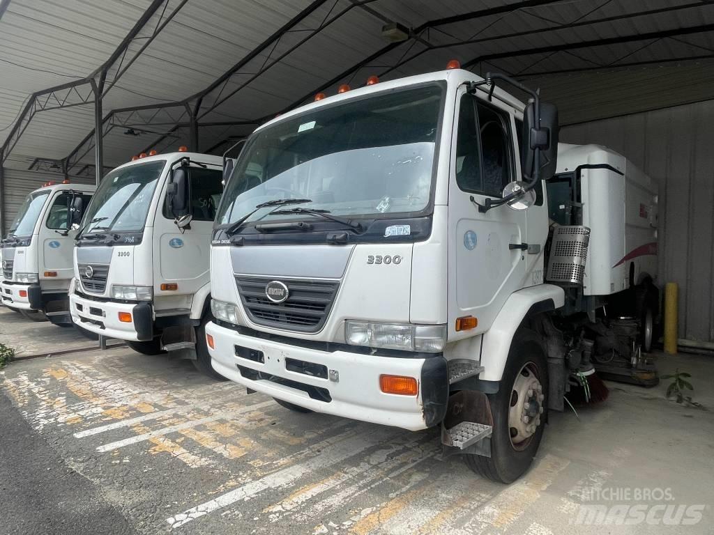 UD 3300 청소 트럭