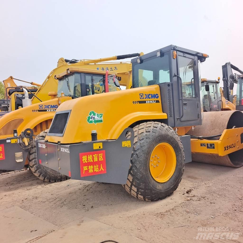 XCMG XS 142 J 트윈 드럼 롤러