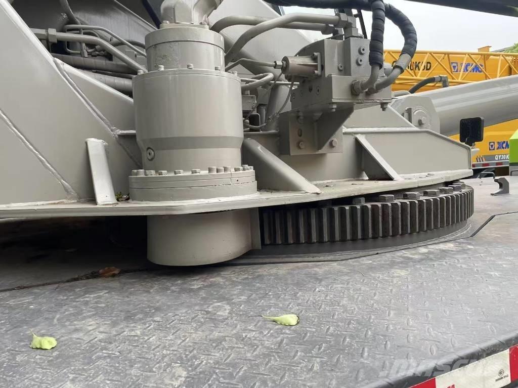 Zoomlion 25 Ton A/T 크레인